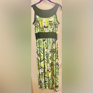 Midi/Maxi Dress w/ abstract colorful design    SIZE MEDIUM